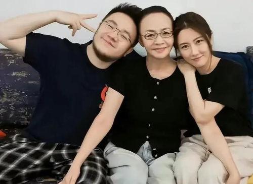 八卦故事吃瓜娱乐,揭秘八卦故事中的吃瓜娱乐传奇